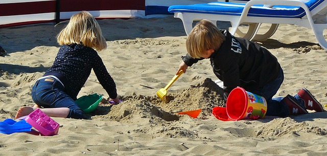 děti na pískovišti